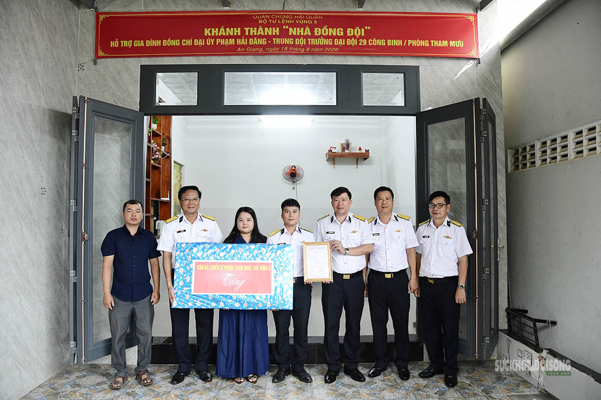 Hải Quân Vùng 5 Trao Tặng Nhà Ở Cho Quân Nhân Gặp Khó Khăn