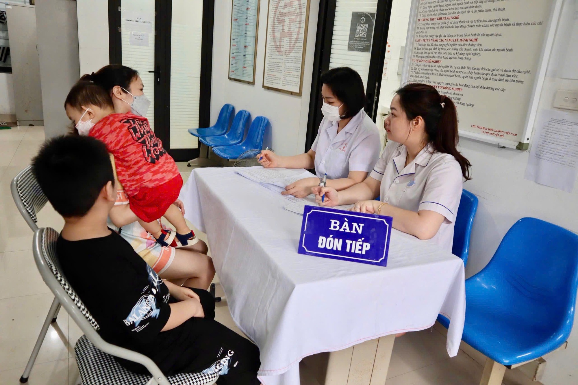 Nhận Diện Sớm Các Dấu Hiệu Tự Kỷ Ở Trẻ Em: Điều Quan Trọng Mà Cha Mẹ Không Nên Bỏ Qua