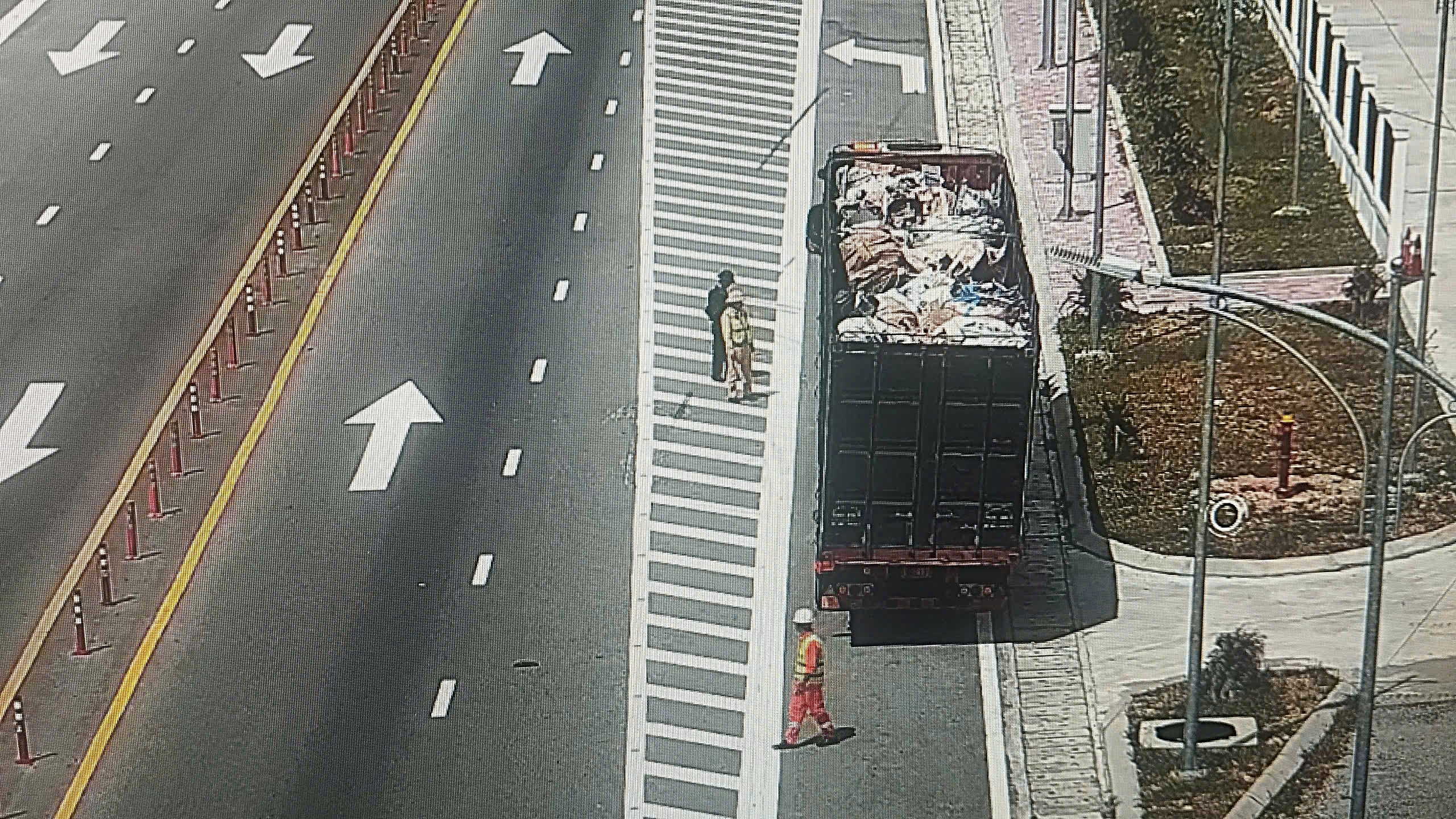 Nguy cơ từ vật sắc nhọn trên cao tốc - Ảnh 3.