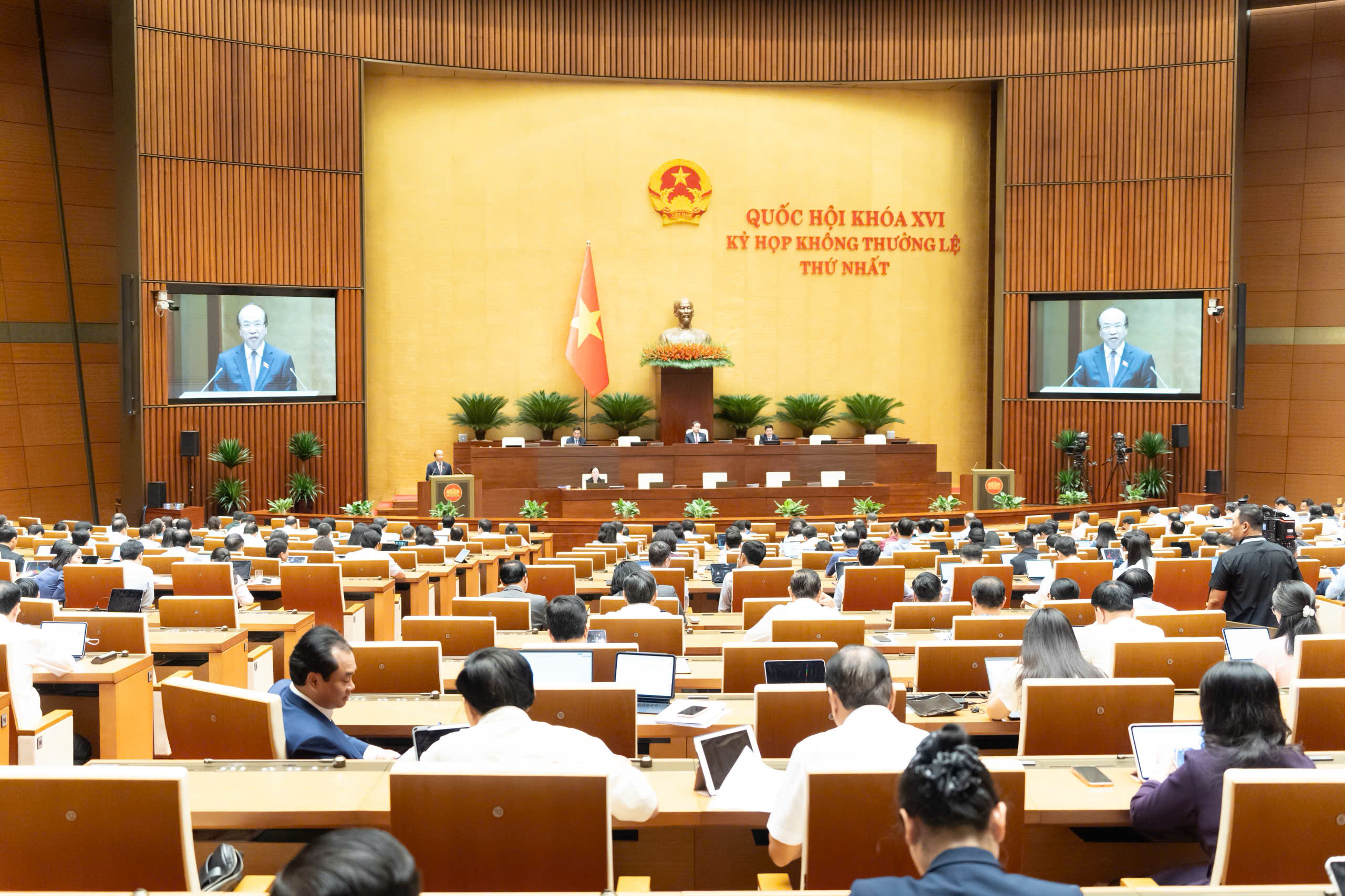 Đại biểu Quốc hội thảo luận về vấn đề thuế- Ảnh 1.