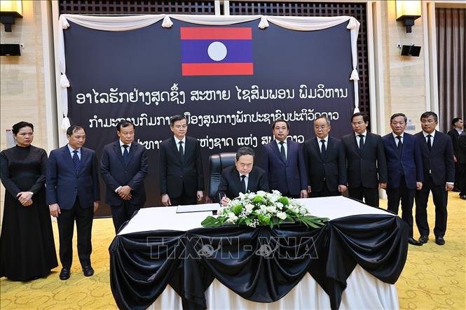 Trần Thanh Mẫn Thăm Viếng Chủ Tịch Quốc Hội Lào Xaysomphone Phomvihane