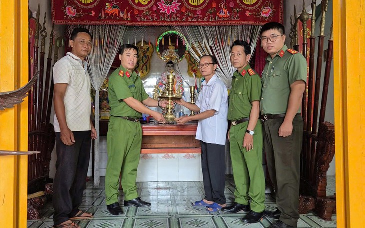 Bắt 15 đối tượng chuyên ‘rình’ tài sản người tắm biển Nha Trang - Ảnh 2.