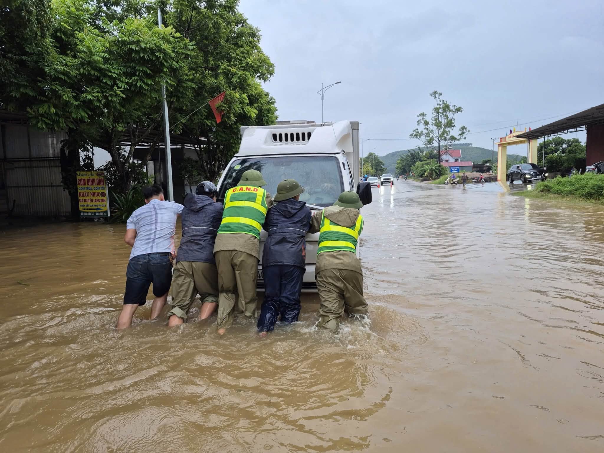 mua-lu-bac-ninh-17874745966541347175388 Mưa lớn do bão số 4 kéo dài đến khi nào?- Ảnh 1.