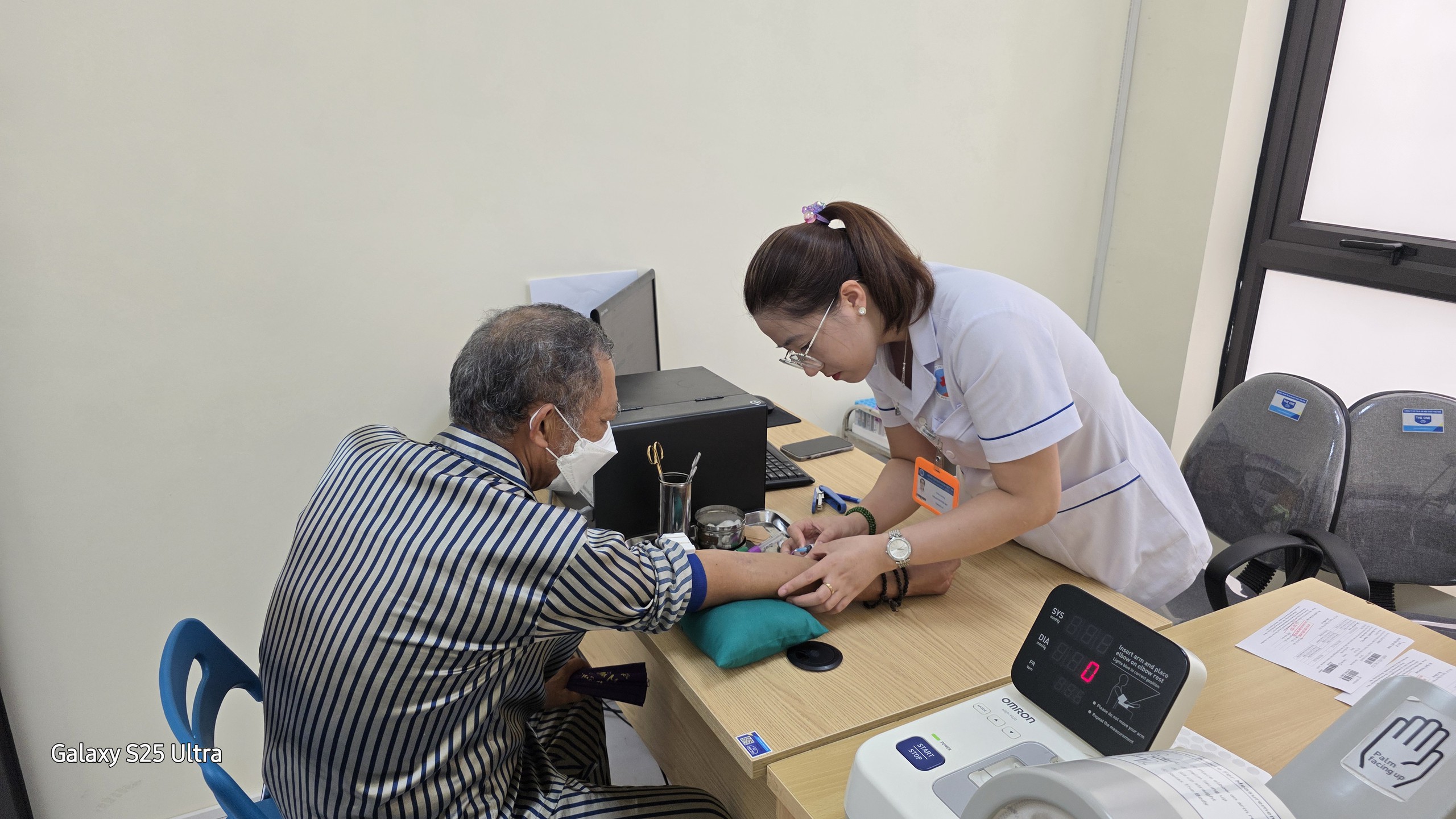Tại sao Những Người Trên 60 Tuổi Nên Tiêm Vaccine Đầy Đủ?