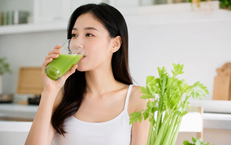 Những Thận Trọng Khi Sử Dụng Quả Sim: Ai Nên Tránh?