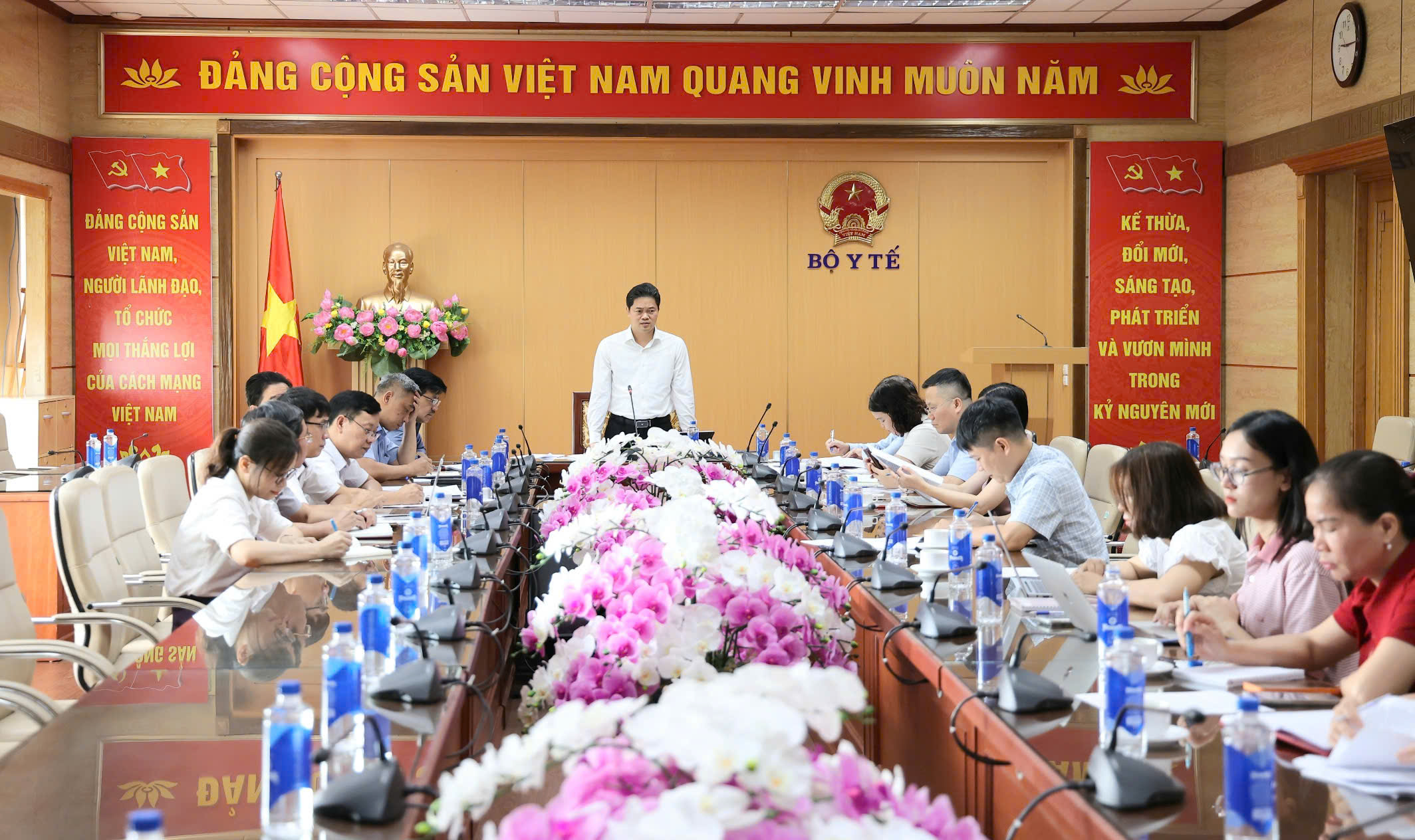 Đổi mới Truyền Thông Y Tế: Phương Pháp Chủ Động và Chiến Lược Xuyên Suốt