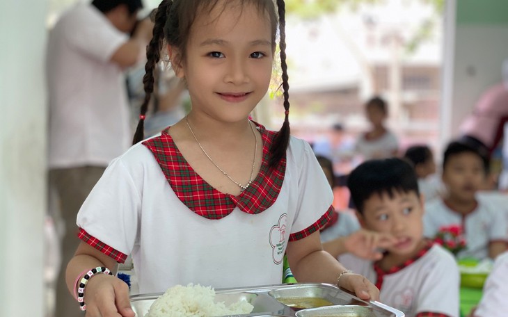 Bữa ăn học đường phải chú trọng đến phát triển chiều cao cho trẻ- Ảnh 2.