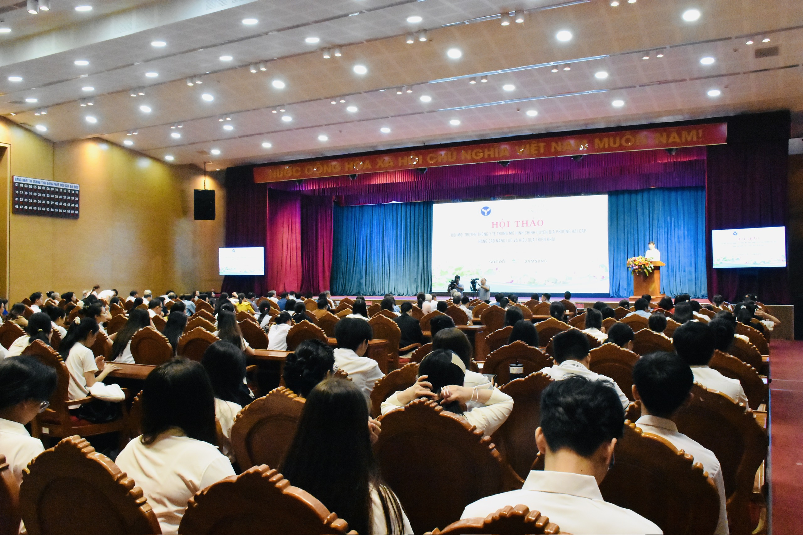 Cải Cách Truyền Thông Y Tế: Nâng Cao Hiệu Quả Qua Mô Hình Chính Quyền Địa Phương Hai Cấp