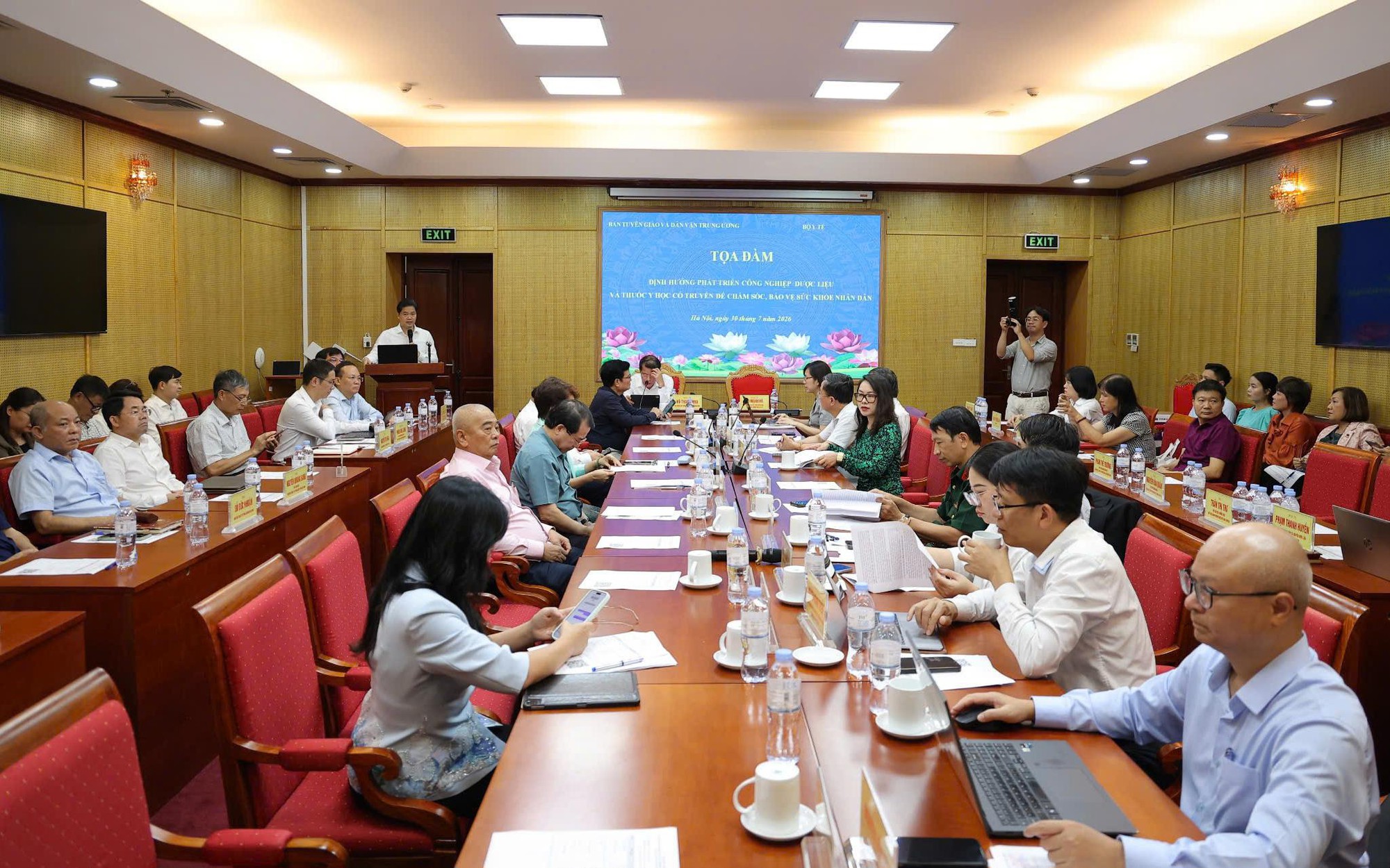 Thắt Chặt Quản Lý Dược Liệu: Giải Pháp Từ Bộ Y Tế Để Bảo Vệ Sức Khỏe Cộng Đồng