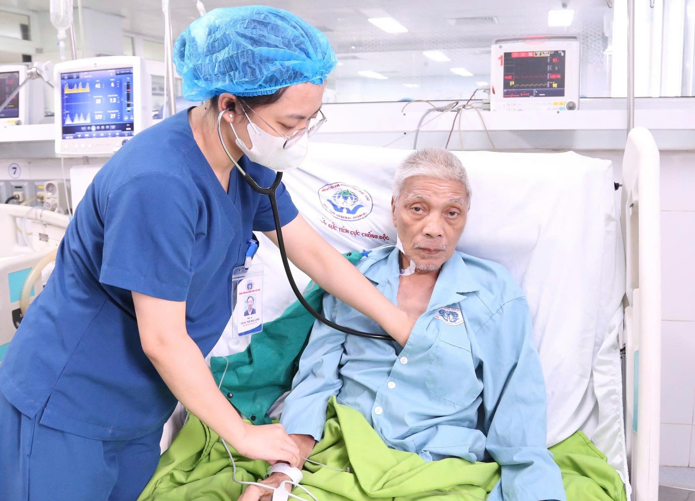 Người đàn ông ngừng tim 15 lần được cứu sống- Ảnh 1.