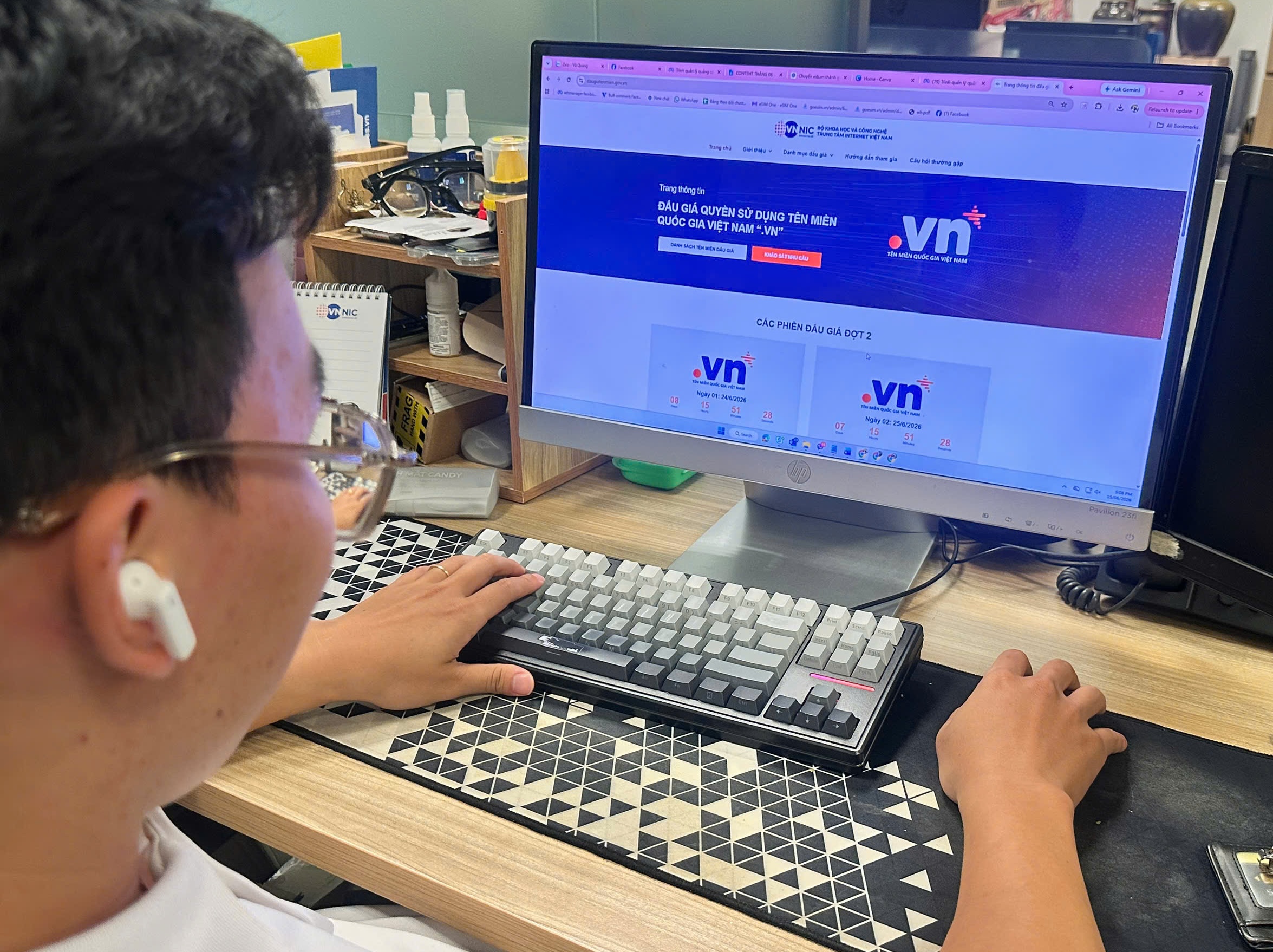 Bộ Khoa Học và Công Nghệ Hủy Bỏ Ba Tên Miền Quốc Gia Vì Vi Phạm
