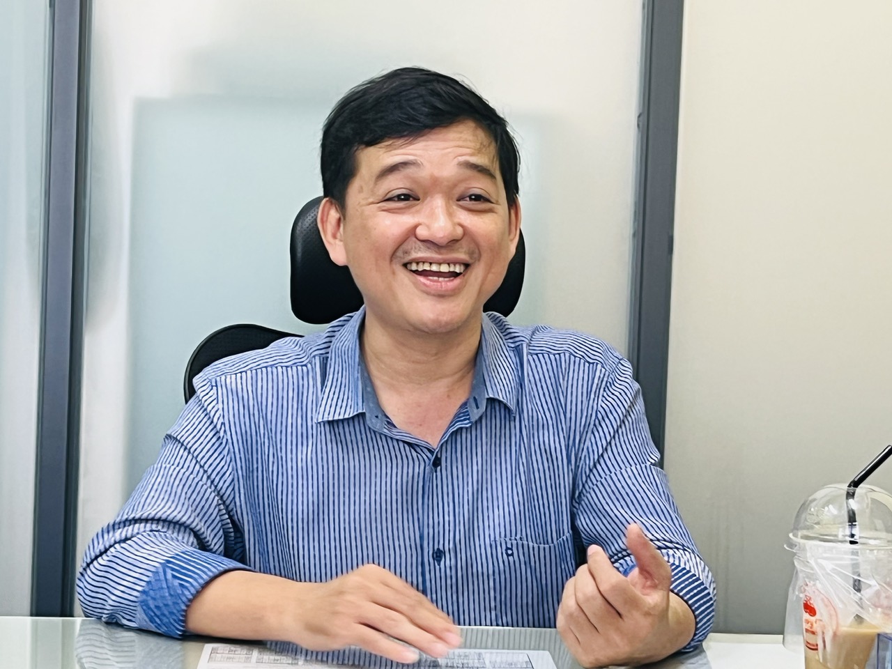 thay-tran-quang-huy-17867091631061334709244 Ngôi trường có nhiều học sinh đỗ trường Y: Phía sau kỷ luật là yêu thương - Ảnh 1.