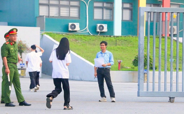 Đánh Giá Đề Thi Tốt Nghiệp THPT Môn Xã Hội Tại Tuyên Quang: Những Nhận Định Quan Trọng