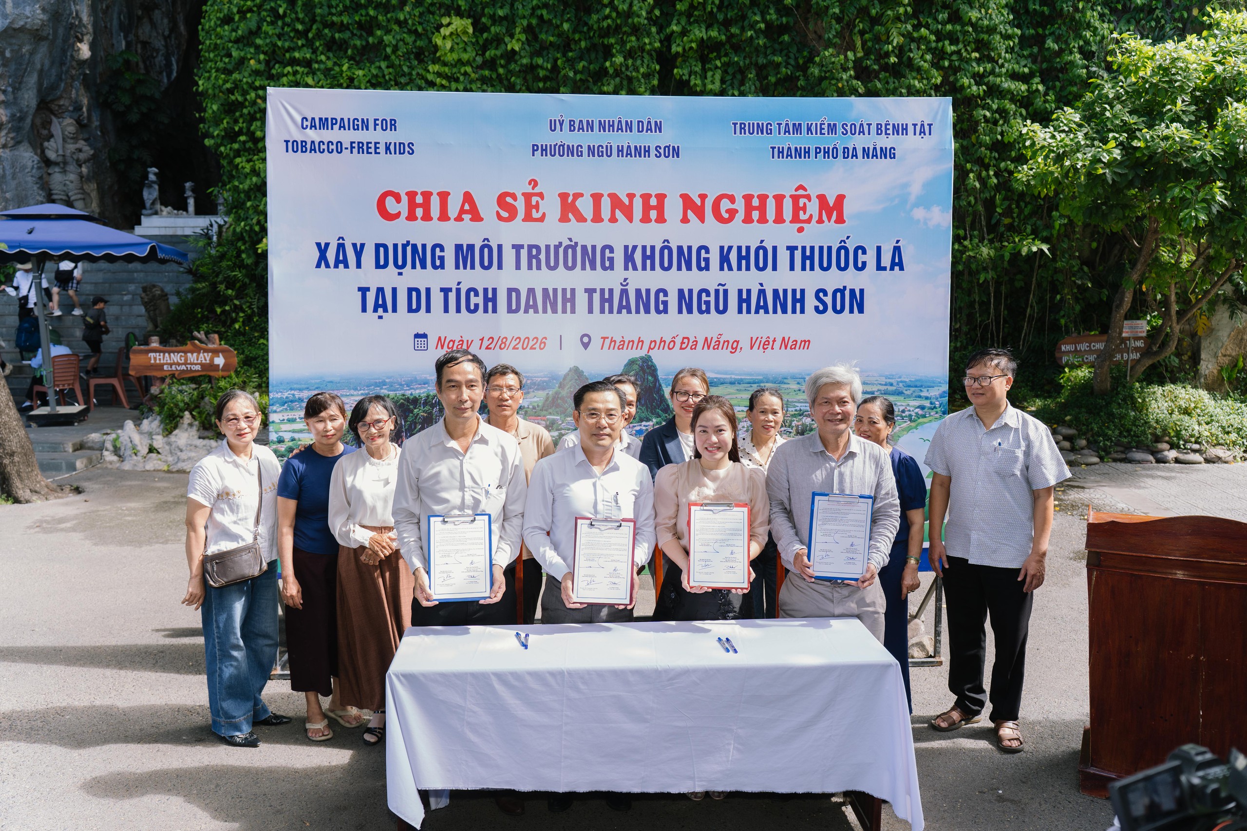 thuoc-la-13-17866225455101484272167 Xây dựng Di tích Danh thắng Ngũ Hành Sơn thành mô hình điểm không khói thuốc- Ảnh 1.