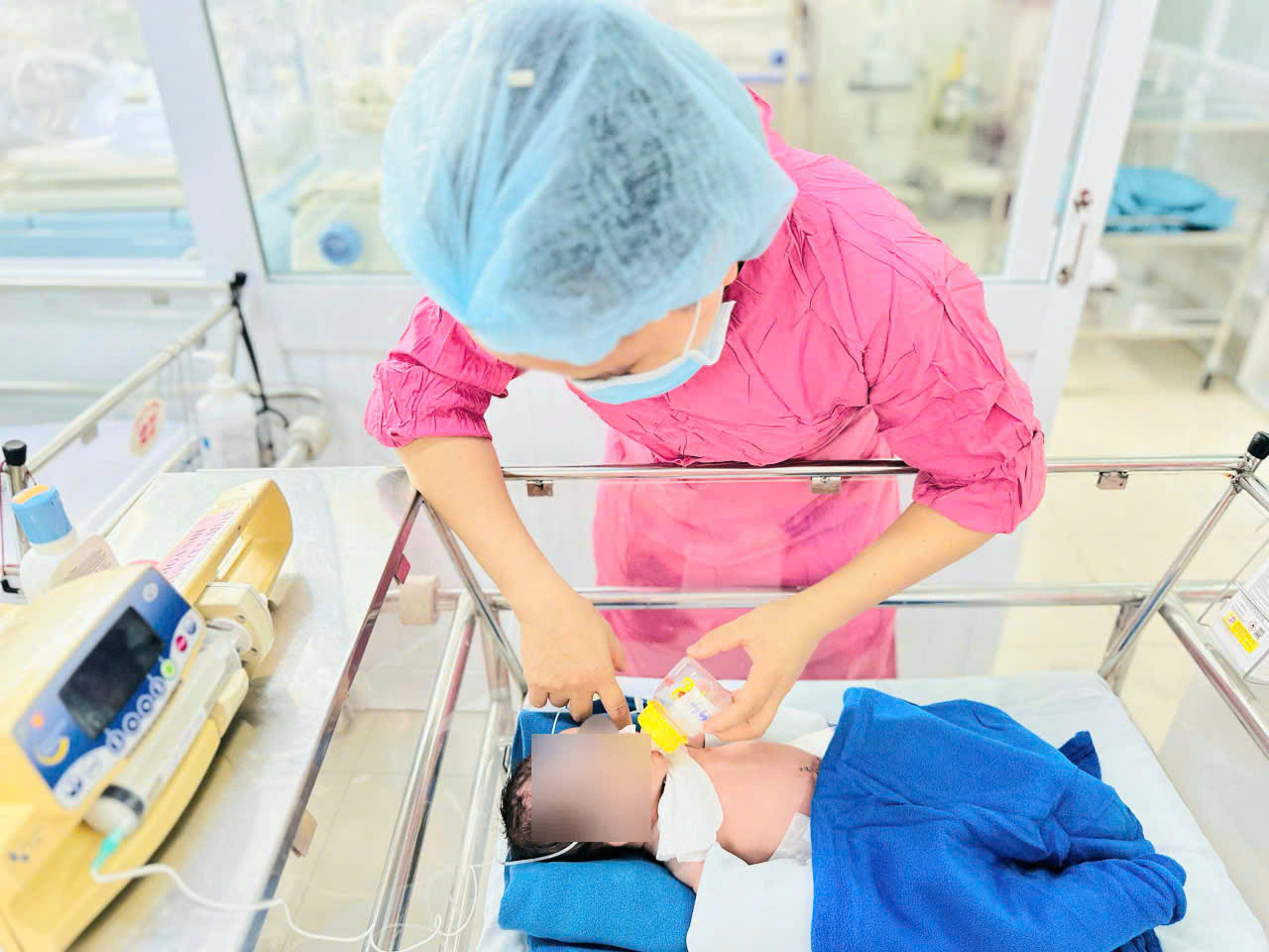 Hồi Sinh Sự Sống Cho Trẻ Sơ Sinh Bị Dị Tật Hở Thành Bụng