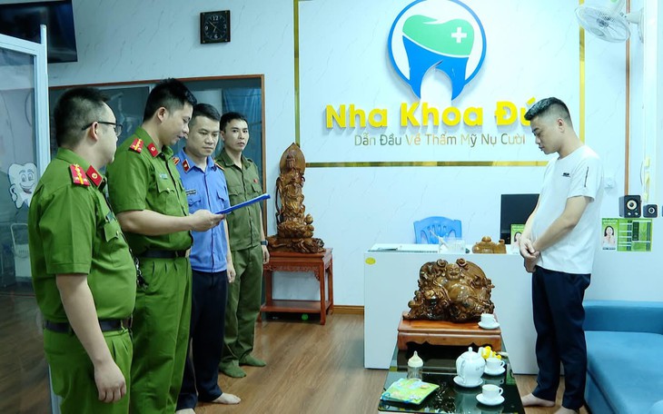 Đóng giả bác sỹ, dọa có bệnh để 'dụ' chị em đi chăm sóc 'vùng kín'- Ảnh 2.