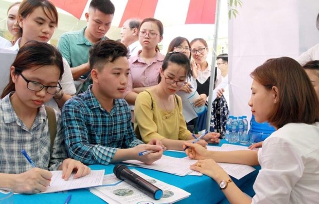 Chiến Lược Tạo Việc Làm Bền Vững Trong Thay Đổi Tăng Trưởng Kinh Tế