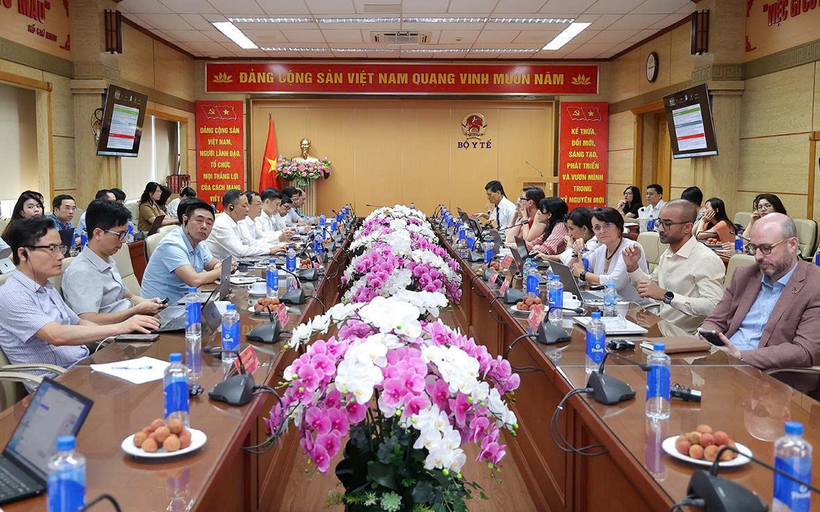 Cải Thiện Quản Lý Dược và Vắc Xin: Hành Động Cần Thiết Sau Đánh Giá Của WHO