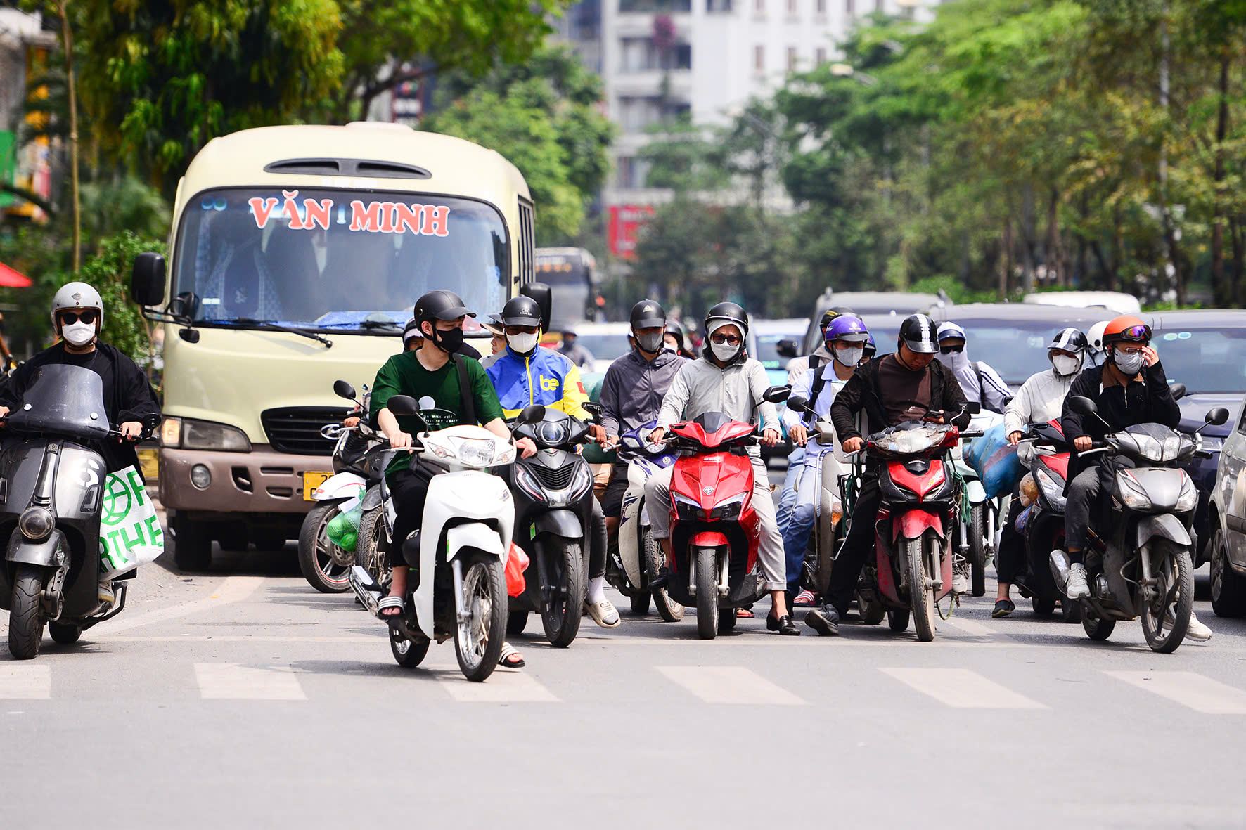 Đợt nắng nóng diện rộng ở miền Bắc và miền Trung kéo dài bao lâu?- Ảnh 1.