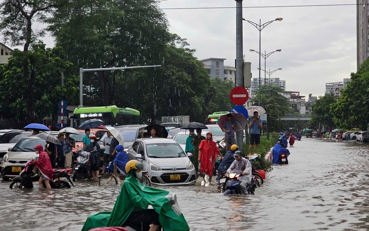 Mưa dông bao trùm hầu khắp các khu vực trên cả nước- Ảnh 2.