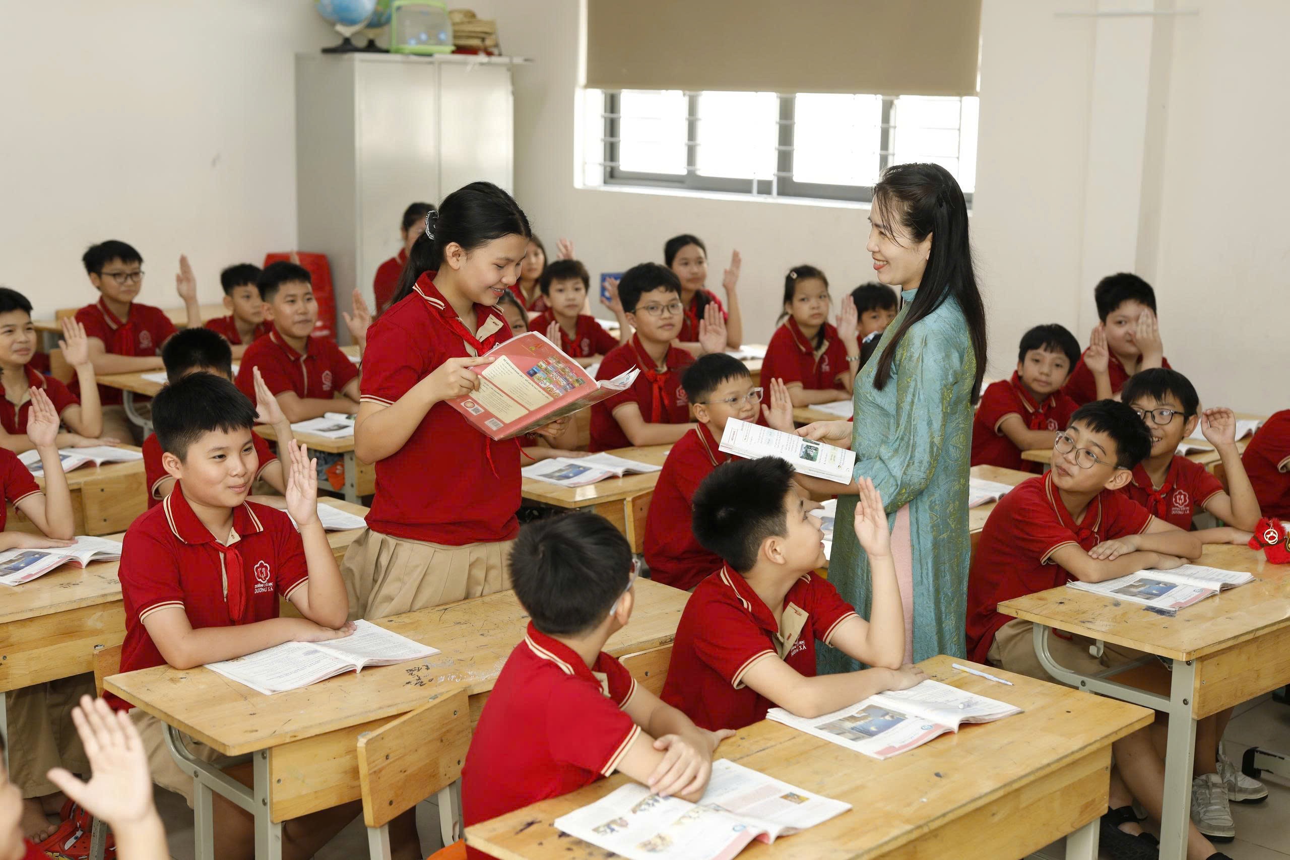 z7835664776961fac475c7cae67b2ff5e9715cfb6ac7ed-17860830096582013283385 Học sinh công lập tựu trường sớm nhất từ ngày 22/8- Ảnh 1.