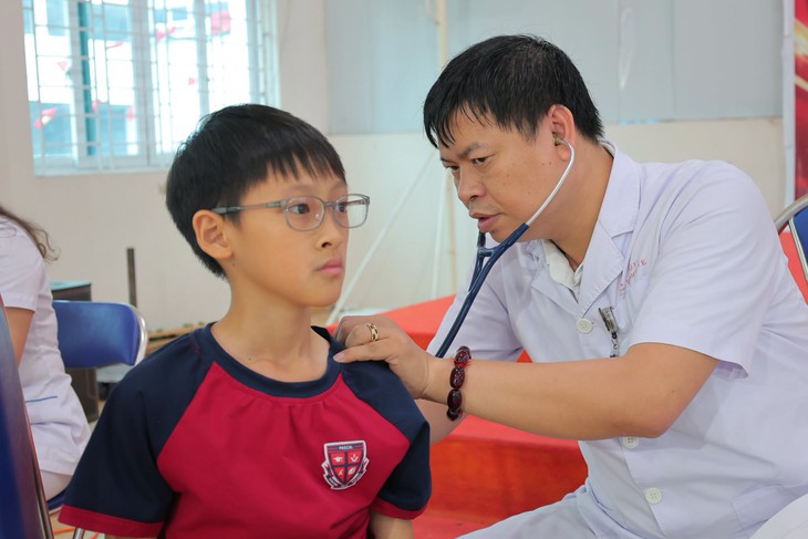 Kiểm tra sức khỏe học đường: chuyển từ khám đầu năm sang hồ sơ sức khỏe liên tục