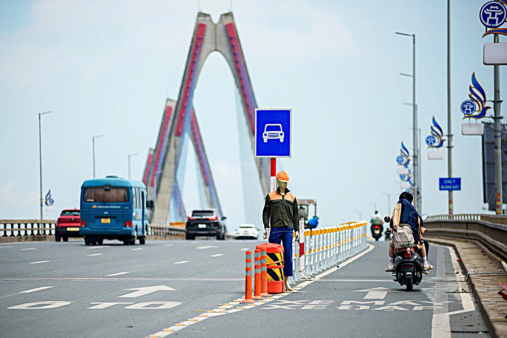 Hà Nội Tăng Cường Quản Lý Giao Thông Tại Các Cây Cầu: Điều Cần Lưu Ý Cho Tài Xế