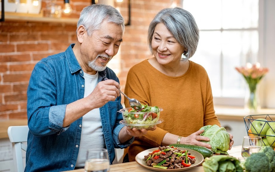 Những nhóm thuốc không nên uống cùng thuốc sắt - Ảnh 2.
