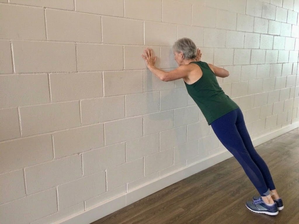 Bài tập chống đẩy tường giúp cánh tay săn chắc