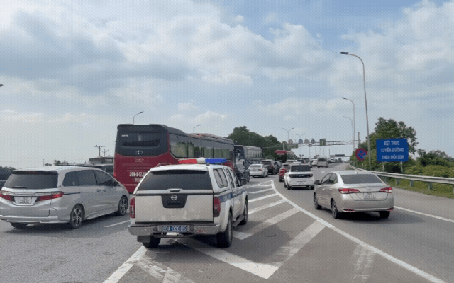 Khuyến Cáo Tài Xế Về Việc Đi Ngược Chiều Trên Cao Tốc Cao Bồ – Pháp Vân