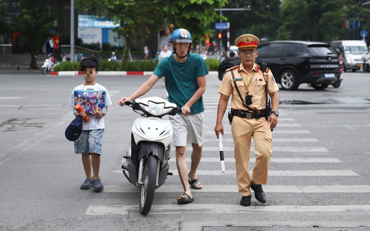 Năm học mới, Hà Nội ‘siết’ từ cổng trường đến đường phố- Ảnh 2.