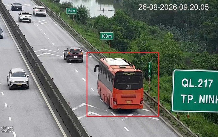 Khuyến Cáo Tài Xế Về Việc Đi Ngược Chiều Trên Cao Tốc Cao Bồ - Pháp Vân - Ảnh 1.