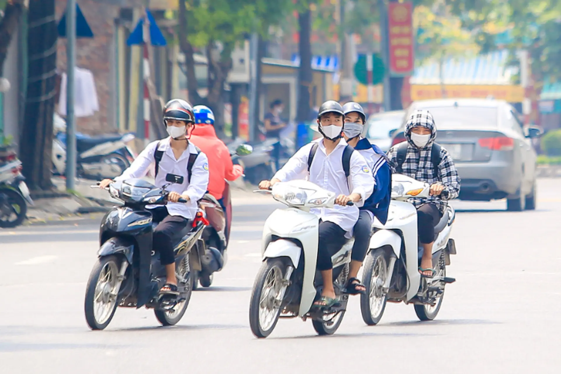 Khi phụ huynh trao chìa khóa: rủi ro khi học sinh chưa đủ tuổi lái xe máy