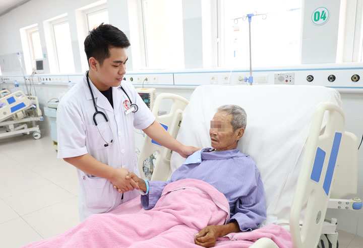 Xử trí khẩn cấp khi bệnh nhân vừa nhồi máu cơ tim vừa thủng dạ dày: kinh nghiệm từ BV Việt Nam – Thụy Điển Uông Bí