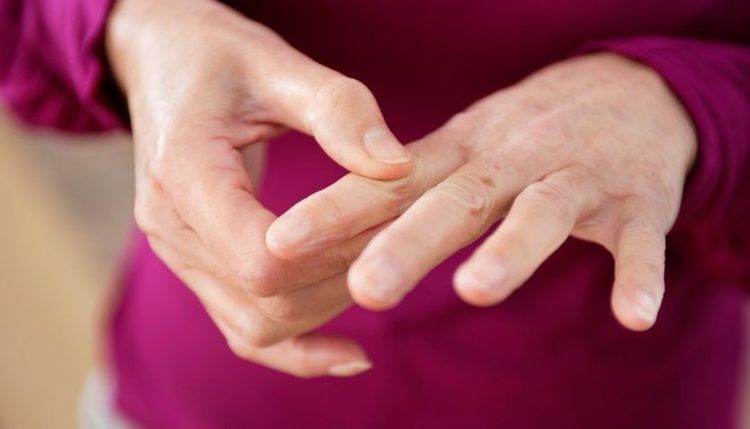 Khi người trẻ bị run: nguyên nhân, dấu hiệu và cách xử trí hợp lý
