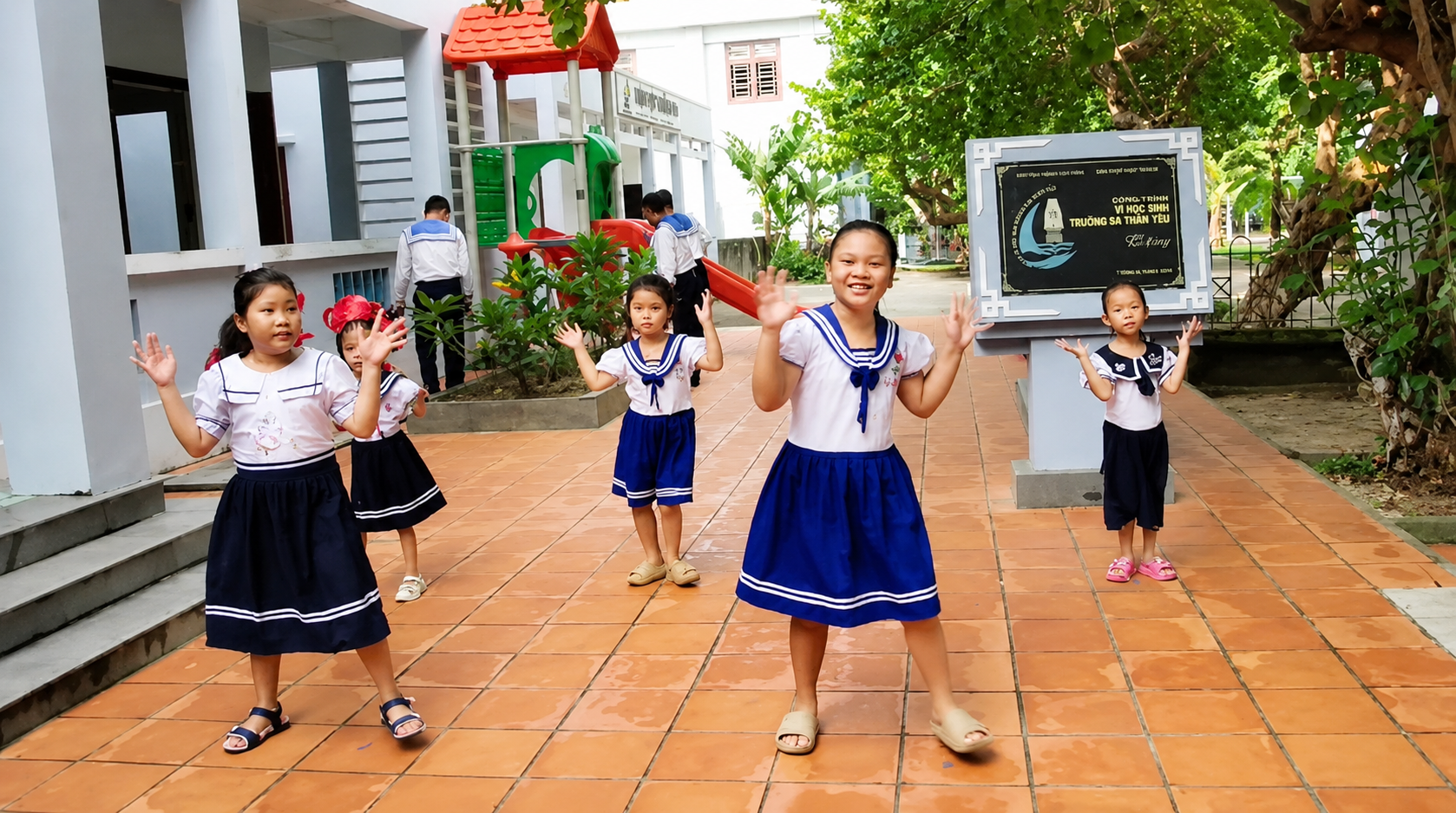 Khởi Đầu Năm Học Mới Tại Trường Sa: Tình Yêu và Sự Chuẩn Bị Nên Hình