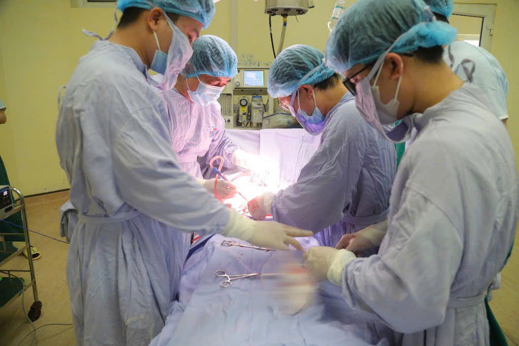 Kêu gọi điều chỉnh tiêu chí trợ cấp cho người mắc bệnh hiểm nghèo: vấn đề, khung pháp lý và hướng đi khả thi