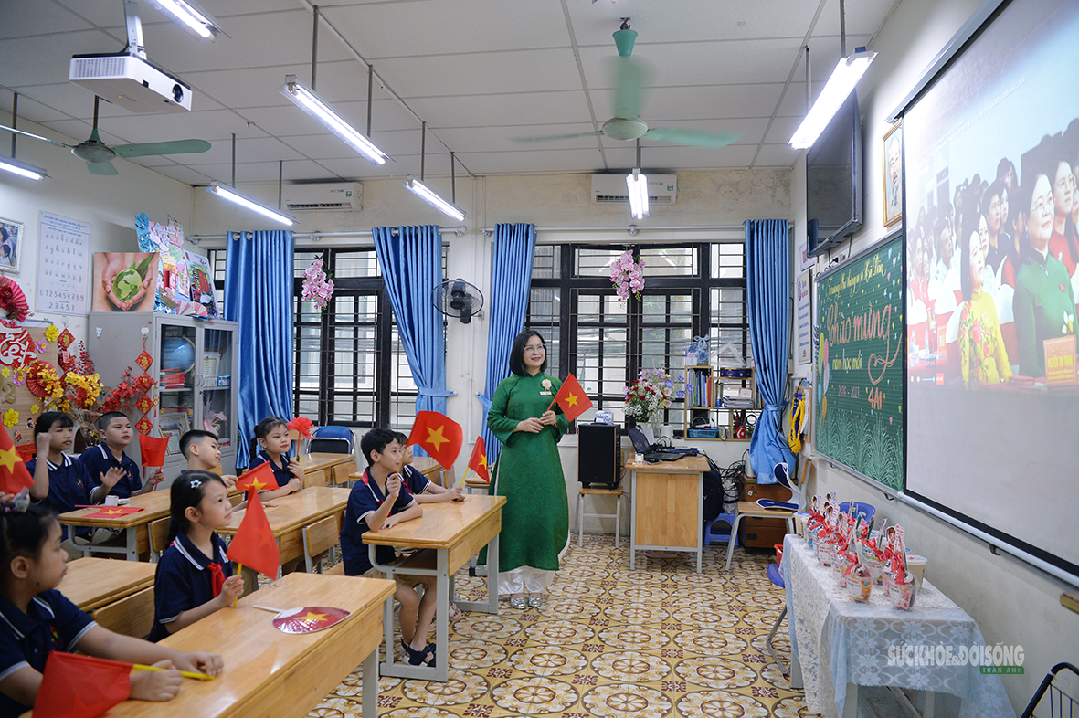 Khai giảng cho học sinh khuyết tật: Khi đôi tay dẫn lối vào lớp